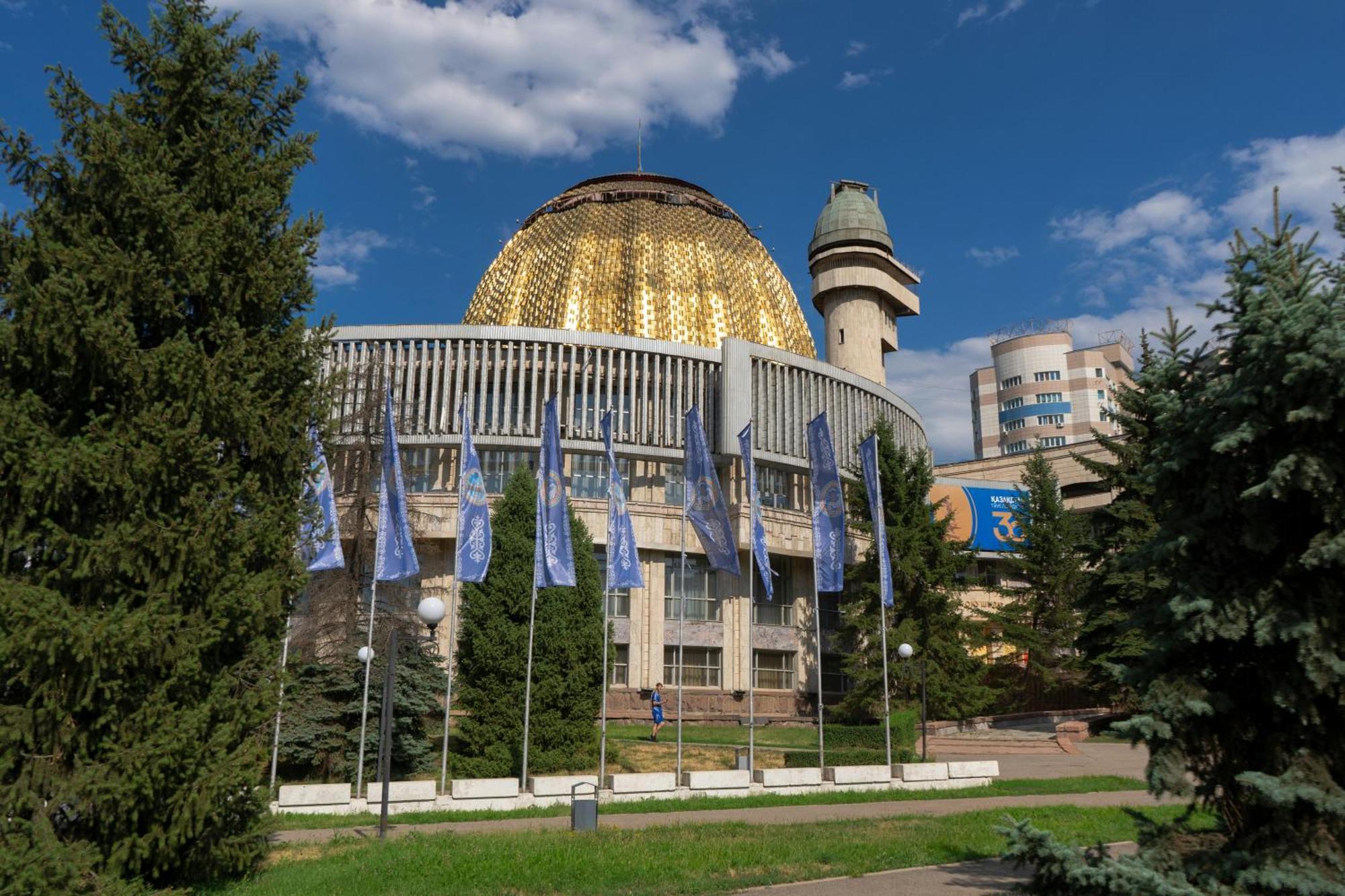 Nadezhda Apartments On Dostyk Street 89 Алма Ата Екстериор снимка