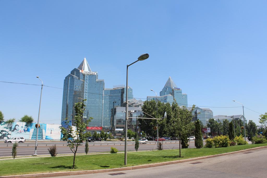 Nadezhda Apartments On Dostyk Street 89 Алма Ата Екстериор снимка